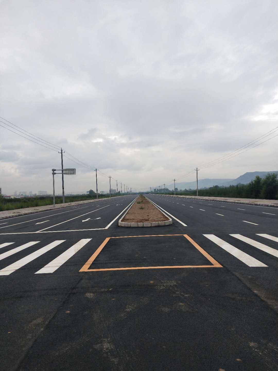 平凉市建设工程服务中心对平凉工业园区北大路道路工程进行竣工验收(图2)